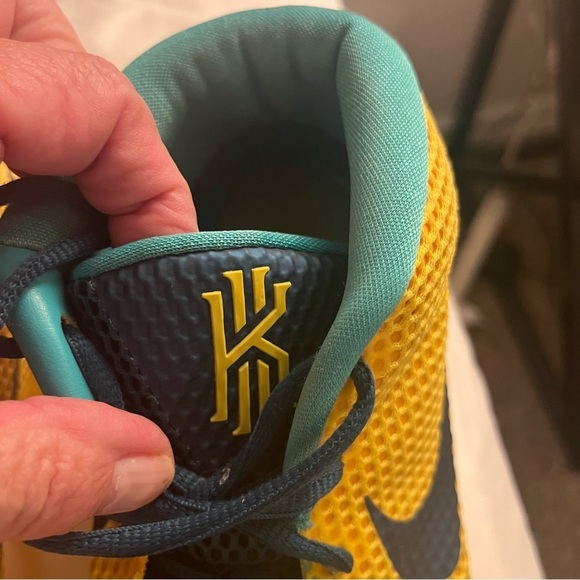Nike Kyrie 1 Letterman Basketball Athletic Shoes Teal/Yellow Men’s Sz 13 - Picture 9 of 10